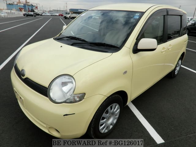 Toyota sienta 2004