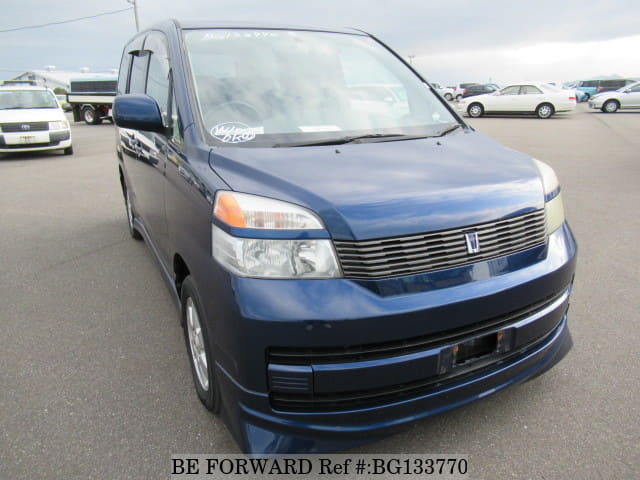 Toyota voxy azr60