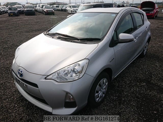 Toyota aqua nhp10
