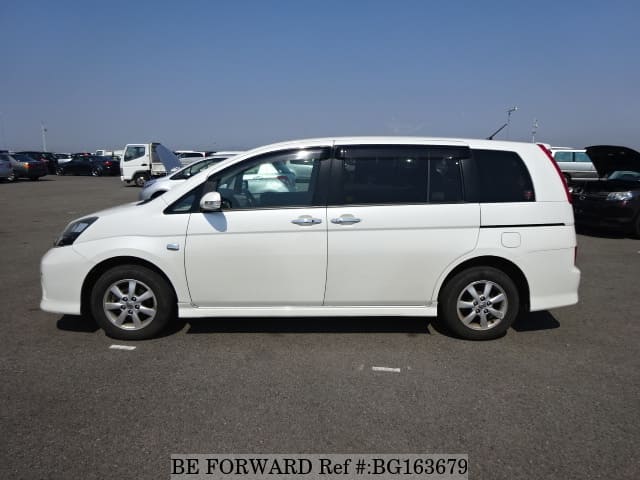 Toyota isis zgm15w