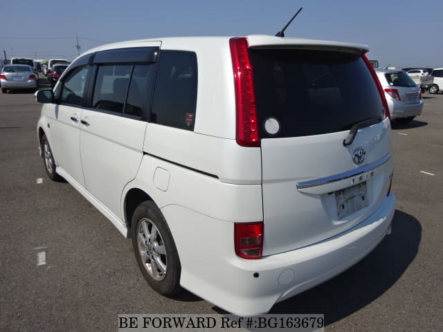 Toyota isis zgm15w