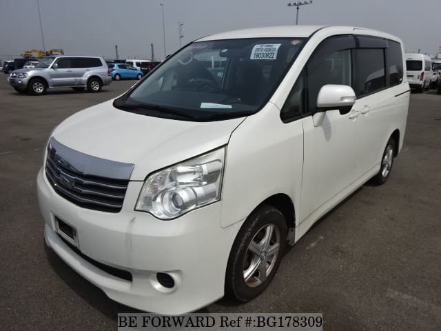 Toyota noah 2010