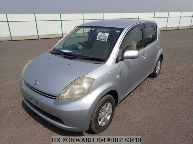 Белый daihatsu boon