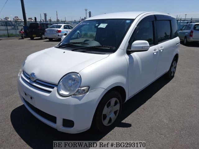 Toyota sienta 2011