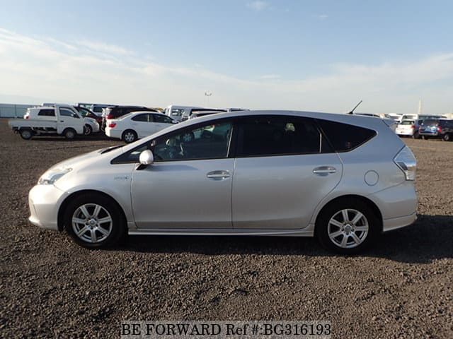 Toyota prius alpha 2011