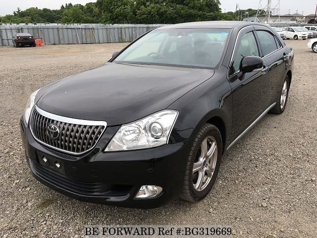 Toyota crown urs206