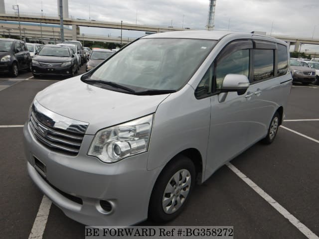 Toyota noah 2013