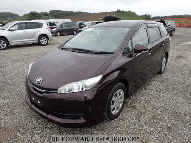 Toyota wish 2012 год