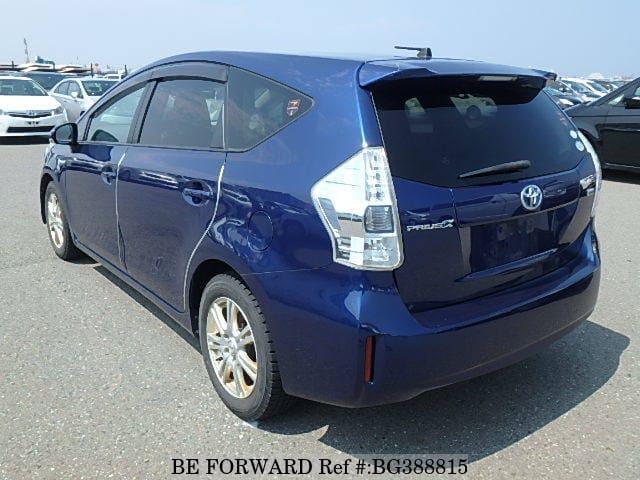 Toyota prius alpha 2011