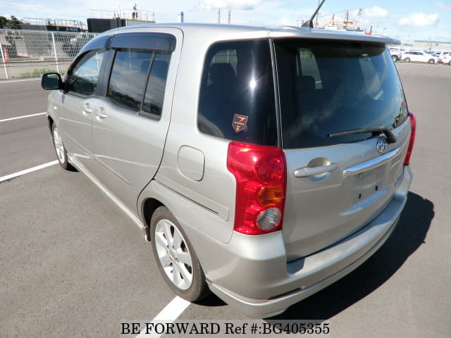 Toyota raum 2005