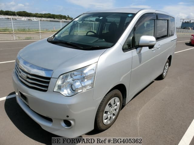 Toyota noah 2012