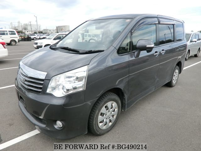 Toyota noah 2013