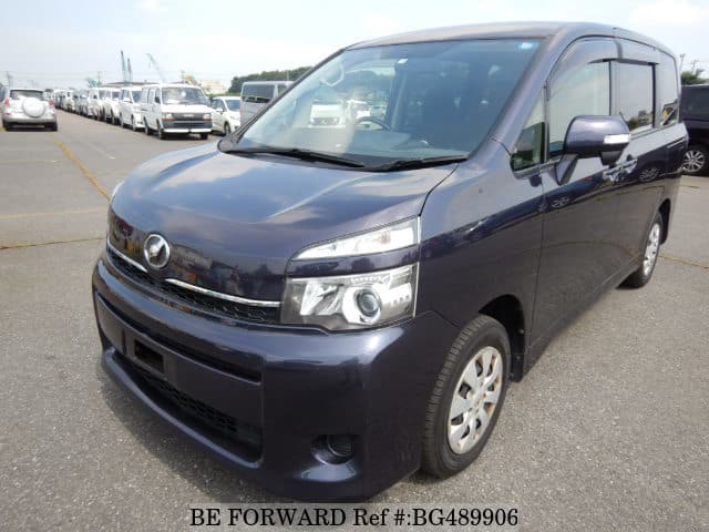 Toyota voxy 2013