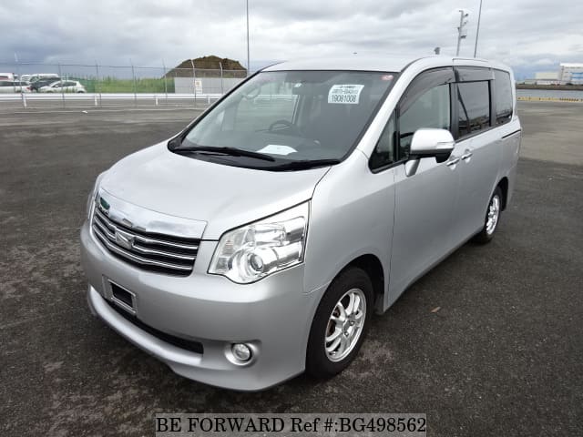 Toyota noah 2013