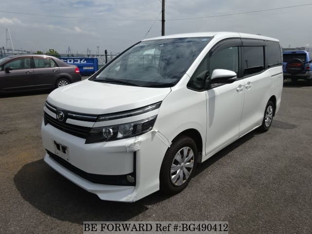 Toyota voxy 2014