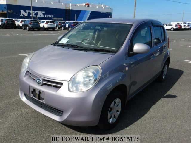Белый daihatsu boon