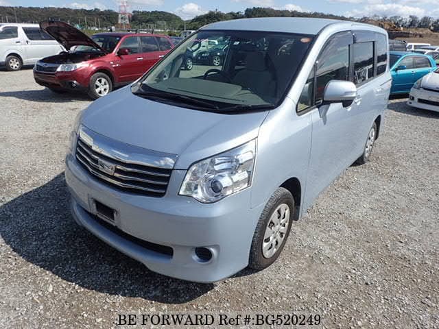 Toyota noah 2010
