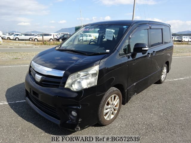 TOYOTA Noah