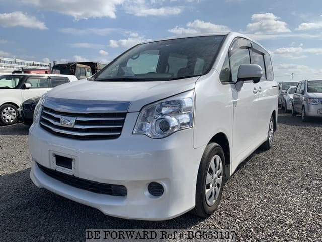 Toyota noah 2013