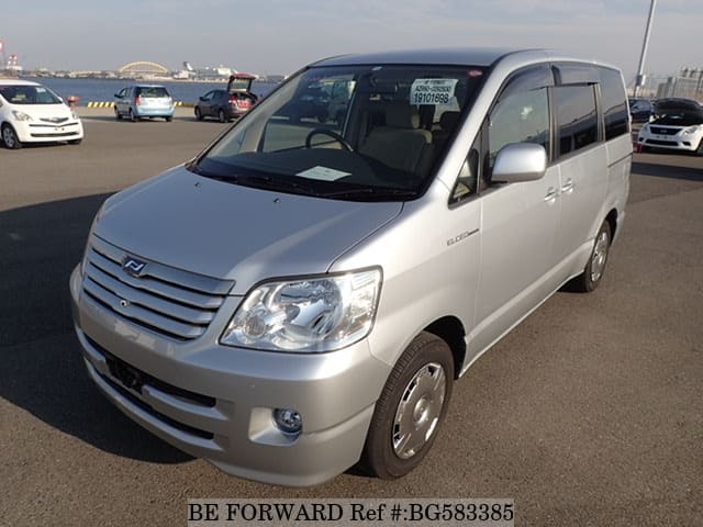 Toyota noah 2004