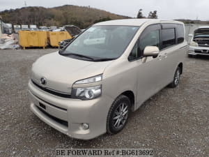 Used 2011 TOYOTA VOXY BG613692 for Sale