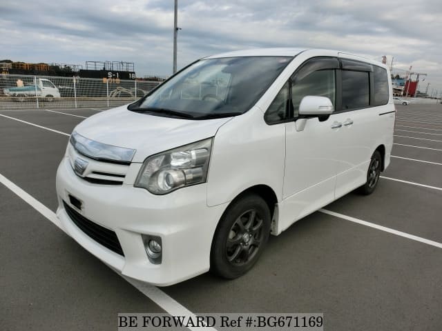 Toyota noah 2012