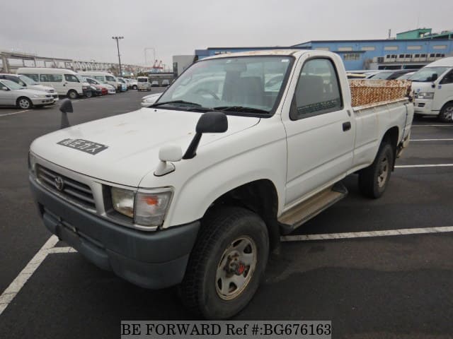 TOYOTA Hilux Sports Pickup