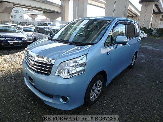 TOYOTA Noah