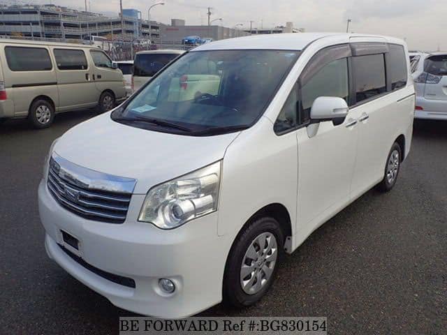 TOYOTA Noah