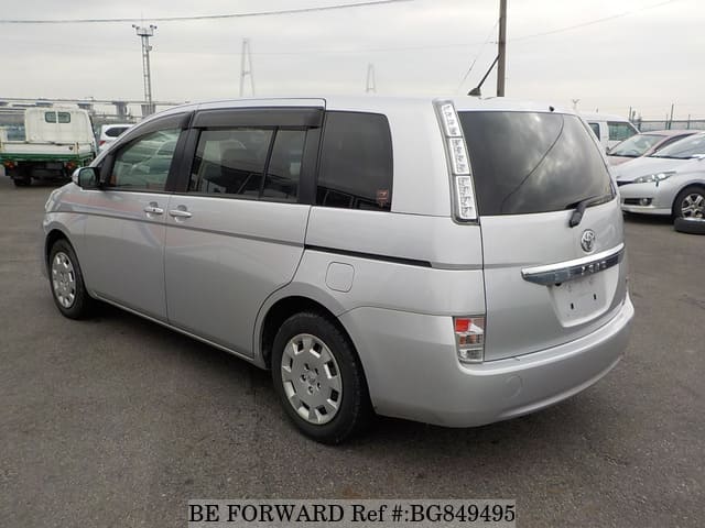 Toyota isis 2011