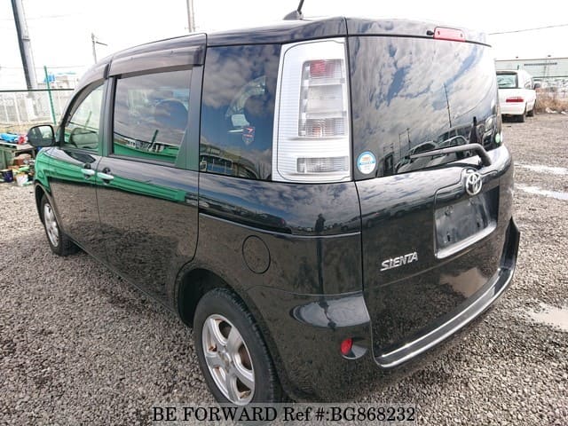 Toyota sienta 2012