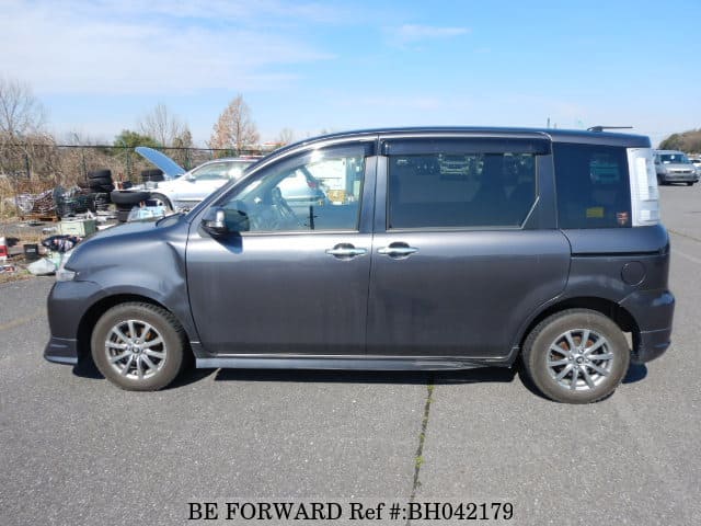 Toyota sienta 2011