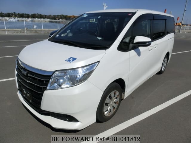 TOYOTA Noah