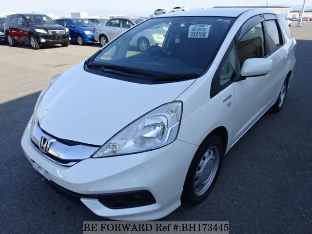 Used 15 Honda Fit Shuttle Hybrid C Daa Gp2 For Sale Bh Be Forward