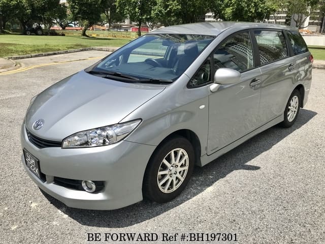 Toyota wish 2012 год