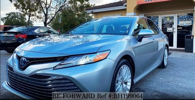 Toyota Camry Hybrid Gl Car Review It S A Nice Day For A White Camry Drivelife