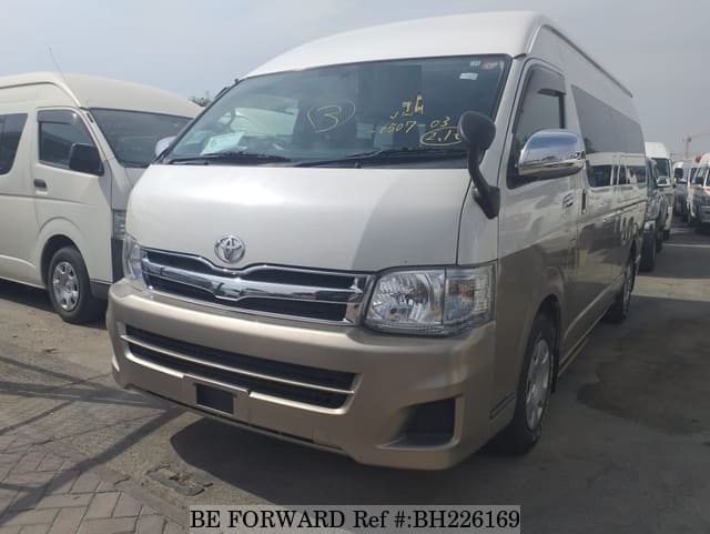 TOYOTA Hiace Commuter