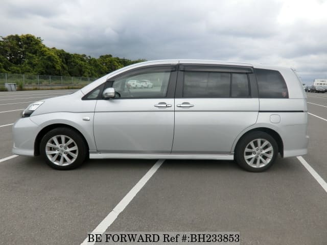 Toyota isis 2011