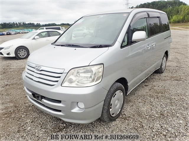 Toyota noah 2004