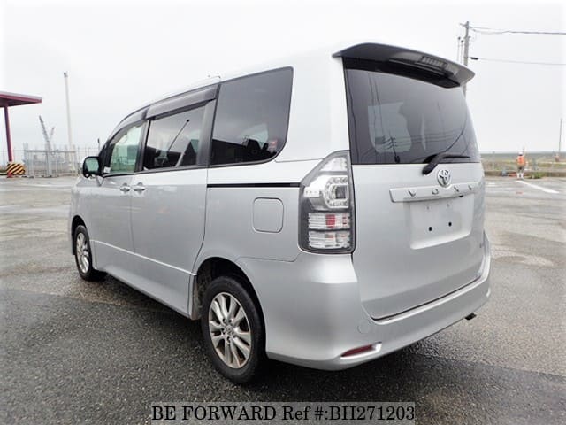 Toyota voxy 2013