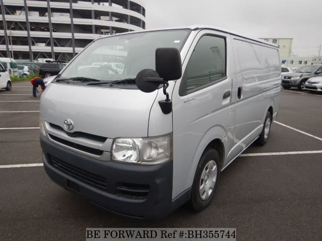 TOYOTA Regiusace Van