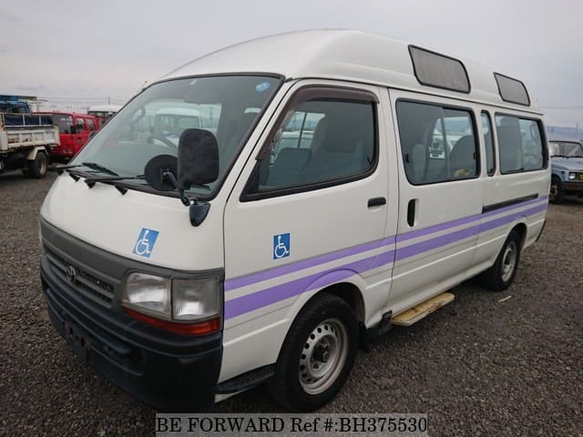 TOYOTA Hiace Commuter