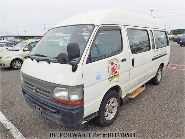 TOYOTA Hiace Commuter