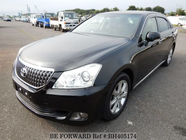 Toyota crown urs206