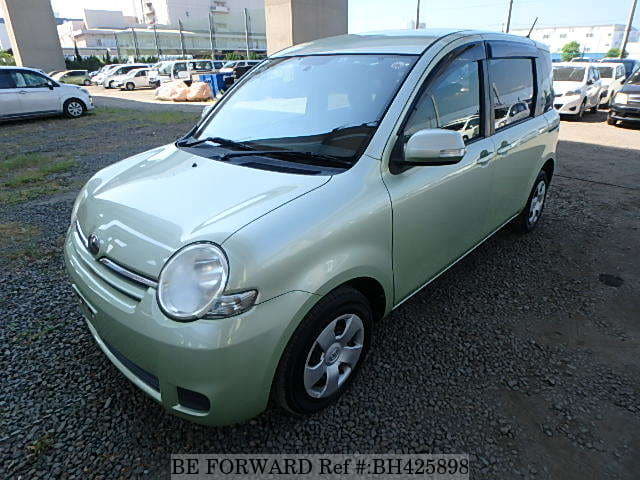 Toyota sienta 2010