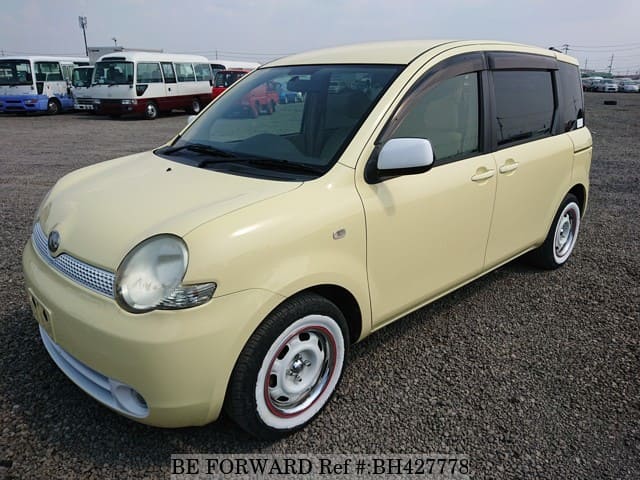 Toyota sienta 2004