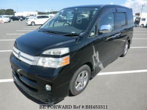 Used 2005 TOYOTA VOXY BH453311 for Sale