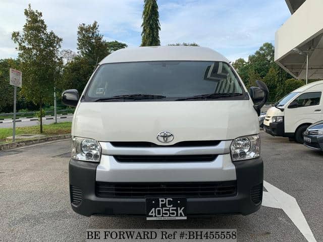 TOYOTA Hiace Commuter