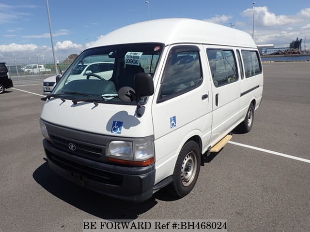 TOYOTA Hiace Commuter