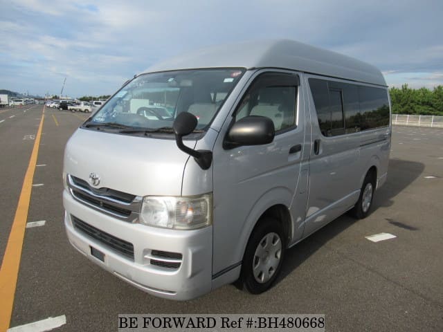 TOYOTA Regiusace Van